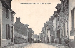 C P A 35] Ille Et Vilaine Châteaugiron LA RUE DU PORCHE - Châteaugiron