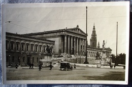 WIEN Parlament Oldtimer Auto - Ringstrasse