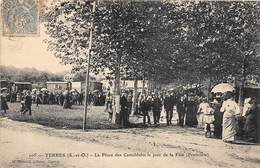 91-YERRE- LA PLACE DES CAMALDULES LE JOUR DE LA FÊTE ( PENTECÔTE ) - Yerres