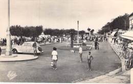 33 - ARCACHON Boulevard-Promenade Au Bord Du Bassin ( Animation Auto ) Jolie CPSM Photo N/B Format CPA - Gironde - Arcachon