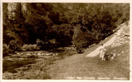 DERBYSHIRE -  DOVEDALE - NEAR THE TWELVE APOSTLES (Women In Edwardian Dress) RP  Db148 - Derbyshire