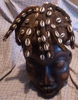 Afrikaans Masker Man Met Kralen In Haar Cameroun - Art Africain