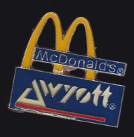 63965- Pin's -McDonald's.Wyott - McDonald's