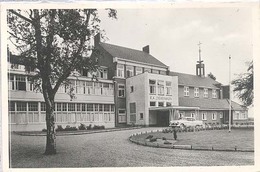 Zevenaar, Voorgevel RK Ziekenhuis (met Klassieke Auto) - Zevenaar