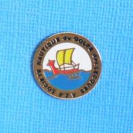 1 PIN'S //  ** FÉDÉRATION FRANÇAISE DE VOILE / SOCIÉTÉ NAUTIQUE DU GOLFE DES LECQUES ** - Voile