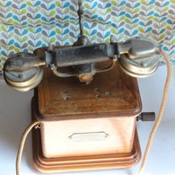 Ancien Téléphone Bois ASSOCIATION DES OUVRIERS EN INSTRUMENTS DE PRECISON PARIS N° 24634 Combiné BL Modèle 1910 N°52183 - Telephony