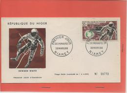 M44   NIGER POSTE AERIENNE NIAMEY 30/03/1966 COSMONAUTES EDWARD WHITE N° 772 SUR 4000 TIRAGE LIMITE - Afrique