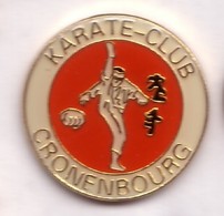 C107 Pin's Arts Martiaux Karaté Cronenbourg Alsace Achat Immédiat - Judo