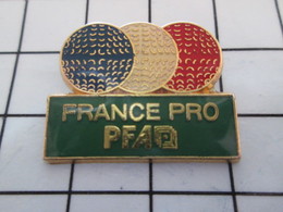 1016a Pin's Pins / Beau Et Rare / THEME : SPORTS / GOLF BALLES TRICOLORES FRANCE PRO PFA - Golf