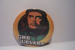 BADGE   - CHE  GUERAVA  - ( Pas De Reflet Sur L'original ) - Personnes Célèbres