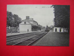 CPA  JOUY   LA GARE ANIMEE TRAIN     NON VOYAGEE - Jouy