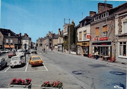 GORRON - Le Carrefour - Place  Barrabé - Bar-Tabac - Coiffeur - Renault 4L - Gorron