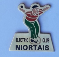 A69 Pin's Petanque NIORT Electric Club Niortais Deux-Sèvres Achat Immediat - Pétanque