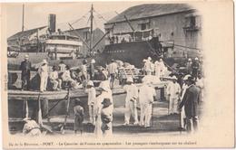 Ile De La Réunion - Port - Le Courrier De France En Quarantaine - Les Passagers S\'embarquent Sur Un Chaland - & Boat - Unclassified