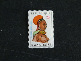 RWANDA YT 408 NSG - COIFFE AFRICAINE FEMME RENDILLE - Gebraucht