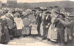 Erdeven  Ou Environs D'Auray         56   Attribué A..   Cuisinières Offrant Des Gâteaux      (Voir Scan) - Otros & Sin Clasificación