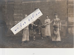 75019 - Abattoirs De La Villette - Les Bouchers De Chez " Bouvier " Qui Posent En 1909     ( Carte Photo ) - Ambachten In Parijs