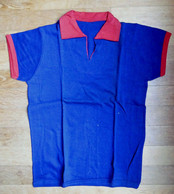 1 CHEMISE MAILLOT DE FOOT Manches Courtes EN COTON BLEU Liserets Rouges Années 40-50 - Autres & Non Classés