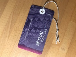 THAI AIRWAYS ROYAL SILK BUSINESS CLASS BAGGAGE TAG Something To Surprise, Something To Delight 10000422 - Etiquetas De Equipaje