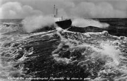 7438 "VLIELAND-DE MOTORREDDINGVLET-BIJ STORM IN ACTIE"-CARTOL. POSTALE ORIGINALE SPED. - Vlieland