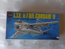 Maquette Avion Militaire-en Plastique-1/72 Airfix L.t.v. A-7 D/e Corsair II   Ref 03016 - Aviones