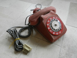 RARE TELEPHONE S 63 CADRAN SOCOTEL AVEC VELOURS VINTAGE ET CADRAN  MALVOYANT - Telefonia