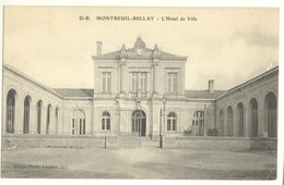 49/ CPA - Montreuil Bellay - L'Hotel De Ville - Montreuil Bellay