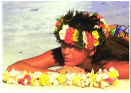 Tahiti Island, Women And Flowers Are Part Of The Tahitian Myth - Océanie