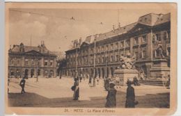 (40547) AK Metz, La Place D'Armes, 1920er - Lothringen
