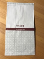 QATAR AIRWAYS AIR SICKNESS BAG Please Hand Over To Cabin Crew After Use - Articles De Papeterie