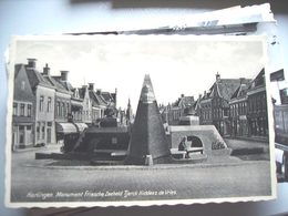 Nederland Holland Pays Bas Harlingen Met Monument Hiddesz En Huizen - Harlingen