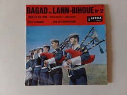45 T Bagad De Lann-Bihoue " N° 2 " War Zu An Heol, Nevez Amzer E Lann-Bihoue, Bale Kadoudal, Son Ar Charpentour " - Instrumental