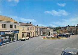 Montfaucon Sur Moine       49        La Place. Magasin Codec  10x15      1978    (Voir Scan) - Montfaucon