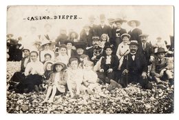 CPA 2869 - Carte Photo - Un Groupe De Touristes Dont Un Gendarme ¨ Casino - DIEPPE ¨  - Photo HEMERY à DIEPPE - Dieppe