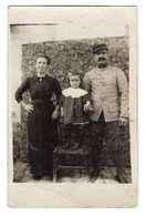 CPA 2875 - MILITARIA - Carte Photo Militaire - Soldat Avec Femme & Enfant - Characters