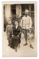 CPA 2876 - MILITARIA - Carte Photo Militaire - Soldat N° 9 Sur Le Col Avec Femme & Enfant - Personaggi