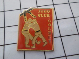 1016c Pin's Pins / Beau Et Rare / THEME : SPORTS / JUDO KARATE CEINTURE NOIRE JUDO CLUB GOLBET - Judo