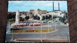 CPSM TROLLEYBUS LYON PLACE DARSONVAL ET ENTREE DE L HOPITAL EDOUARD HERRIOT ED LA CIGOGNE - Bus & Autocars