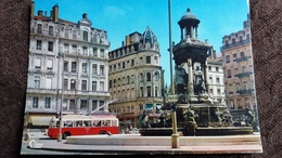 CPSM TROLLEYBUS LYON RHONE PLACE DES JACOBINS JACOBIN S ED CIM 1977 - Bus & Autocars