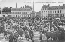 Arras     62      La Place Victor Hugo Jour  De Marché      (Voir Scan) - Arras