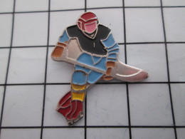 1116A Pin's Pins / Beau Et Rare / THEME : SPORTS / HOCKEY SUR GLACE HOCKEYEUR - Wintersport