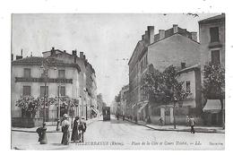 69  -  CPA  De  VILLEURBANNE  - Tramway , Place  De  La  Cité  Et  Cours  Tolstoï  (  Animée ) - Villeurbanne