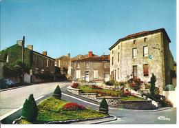 MONTFAUCON - Place De La Motte - Montfaucon