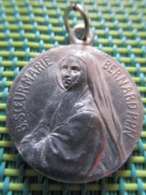 Religious Medal - Bonne Soeur Marie Bernard - Religion & Esotérisme