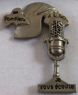 SAPEURS POMPIERS - MICROPHONE - MICRO  - ALLO, JE VOUS ECOUTE - CASQUE - RP - 79 36 51 18 - EN RELIEF ARGENTE  - (24) - Pompiers