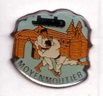 C148 Pin's Judo Club Moyenmoutier Vosges Achat Immédiat - Judo