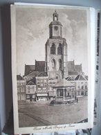 Nederland Holland Pays Bas Bergen Op Zoom Met Huizen En Kerk Grote Markt - Bergen Op Zoom