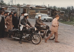 Belle Photo Avec Bernard BLIER Et Belles MOTOS D'époque. - 005 - Photographs