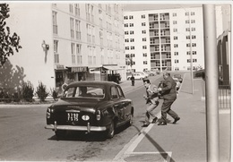 Belle Photo Avec Bernard BLIER Et Jean LEFEBVRE - Voiture 403 Peugeot - 007 - Foto's