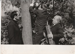 Belle Photo Avec Bernard BLIER Et Jean LEFEBVRE - Trous De Punaises Aux Coins- 009 - Fotos